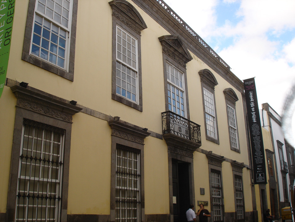 Fachada del caam